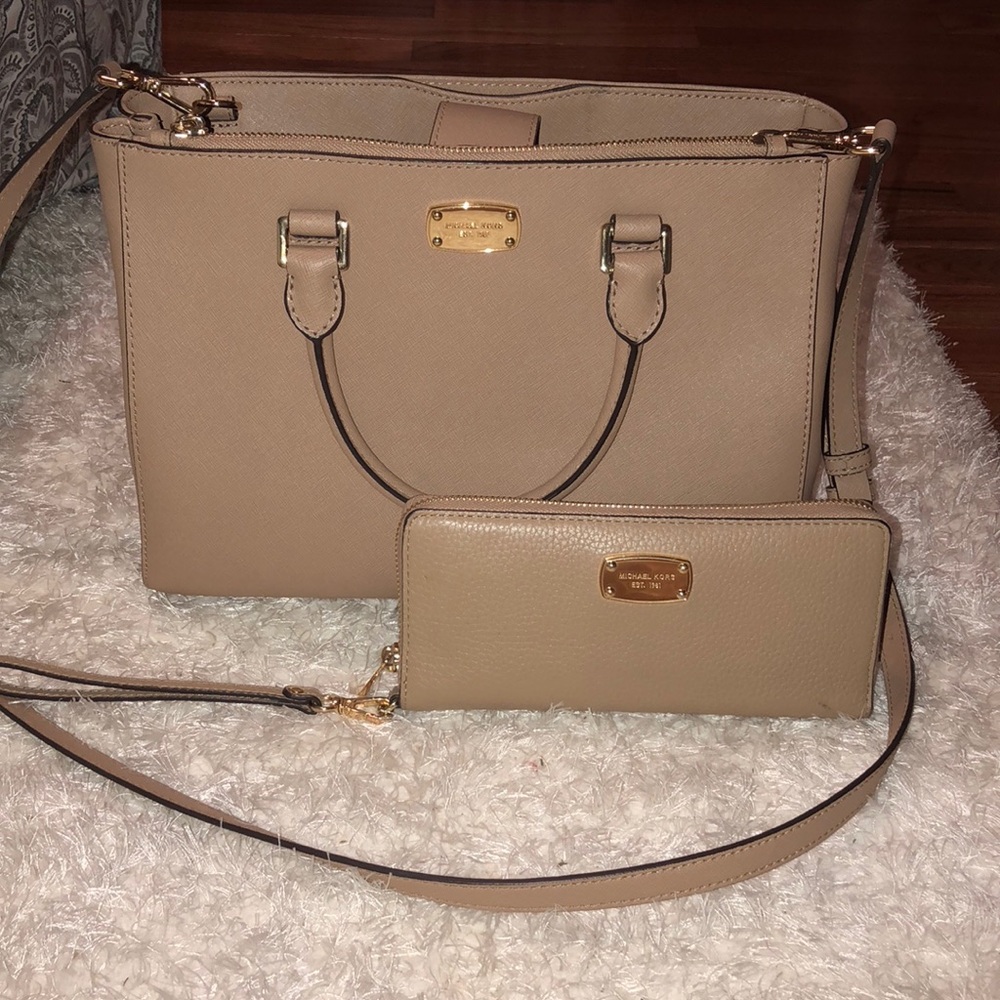 Tan Michael Kors purse & wallet - Picture 1 of 8